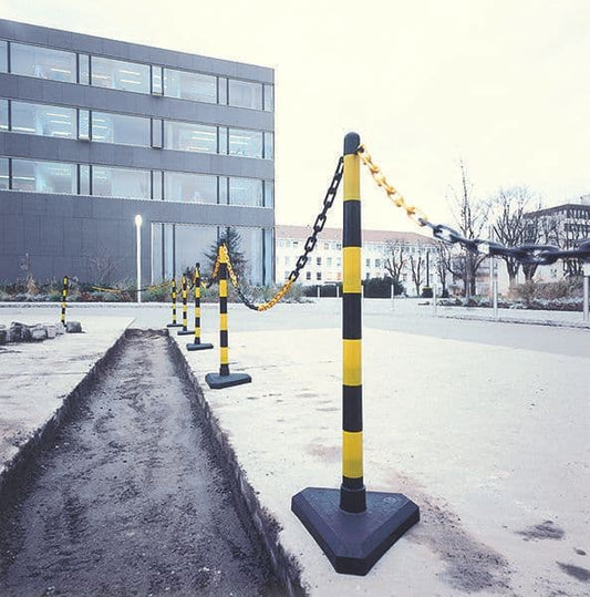 59040 Universal chain post black & yellow c/w 3kg base 870mm high Safety Sign